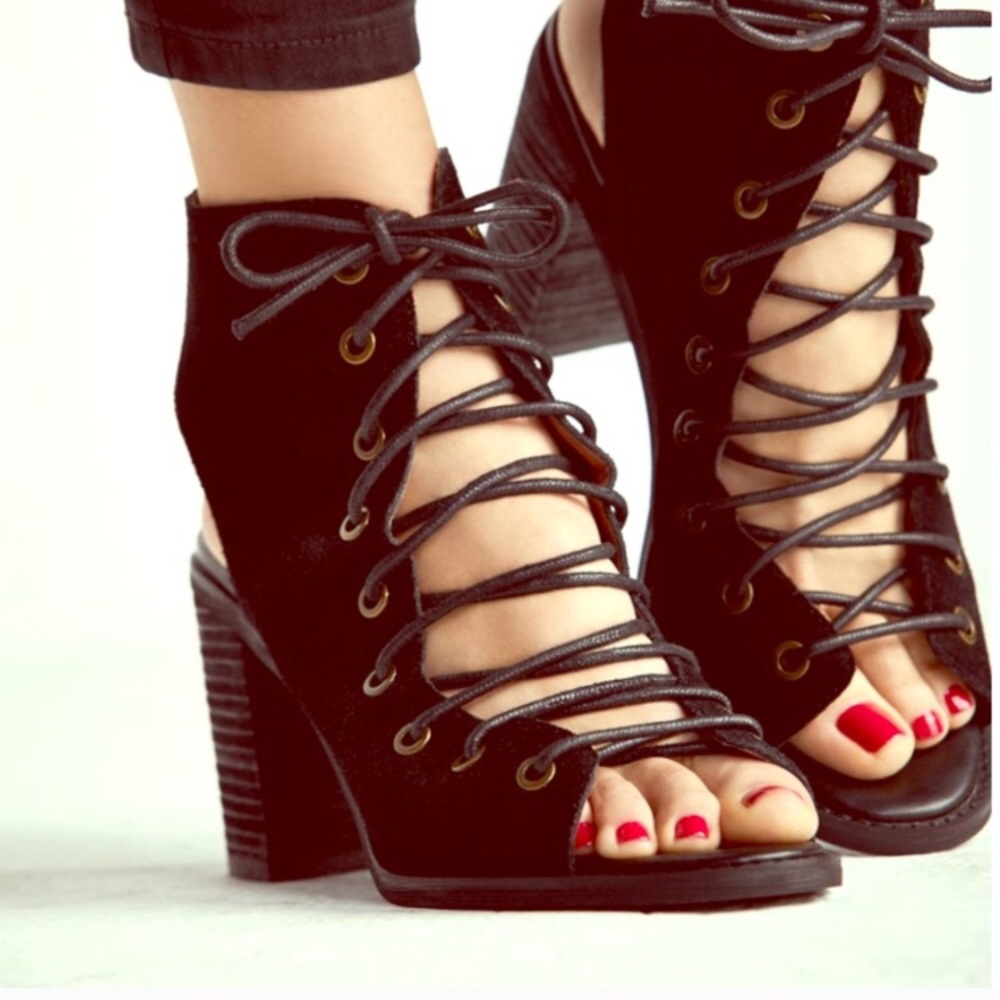 Jeffray Campbell x FP “minimal lace up” heel